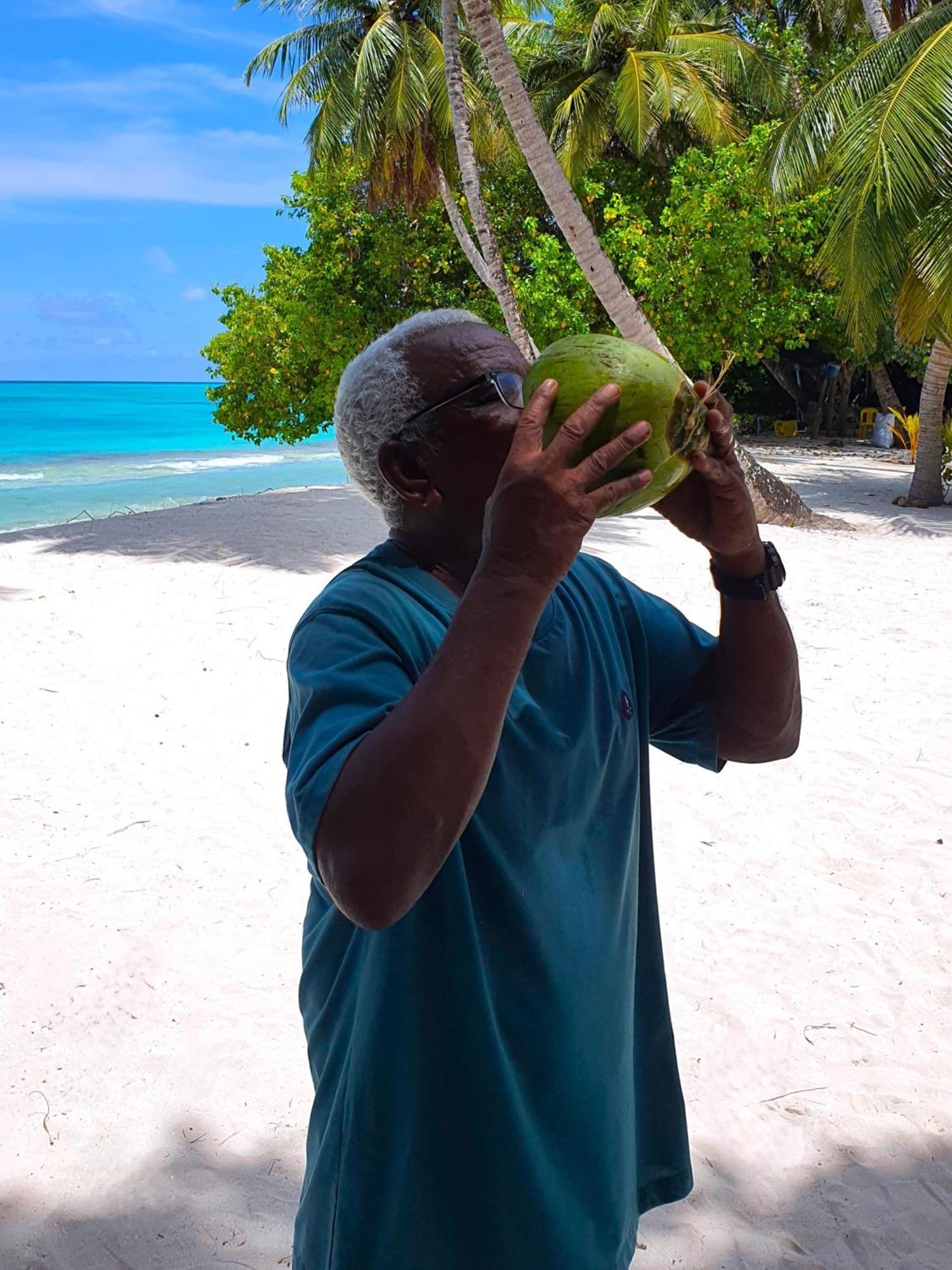 The Fulhadhoo Beach Cottage Bagian luar foto